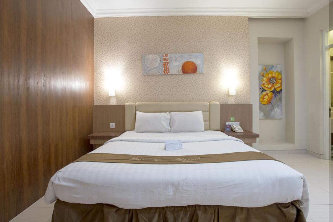 Life Emerald Hotel Surabaya Kültér fotó