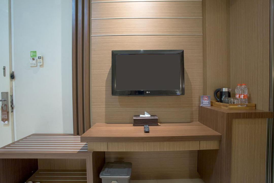 Life Emerald Hotel Surabaya Kültér fotó