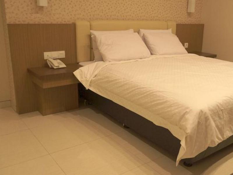 Life Emerald Hotel Surabaya Kültér fotó