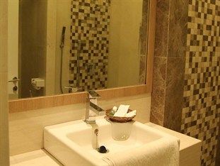 Life Emerald Hotel Surabaya Kültér fotó